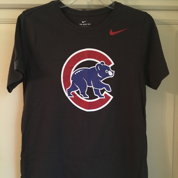 Nike Tops - Nike Chicago Cubs Drifit Med T